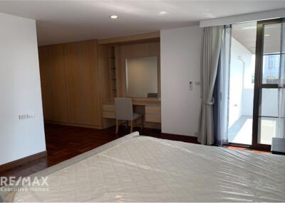 Pet Friendly - Spacious 3 Bedroom Renovated Condo for Rent at Asoke