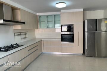 Pet Friendly - Spacious 3 Bedroom Renovated Condo for Rent at Asoke