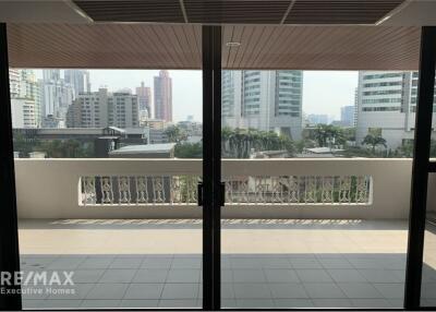 Pet Friendly - Spacious 3 Bedroom Renovated Condo for Rent at Asoke