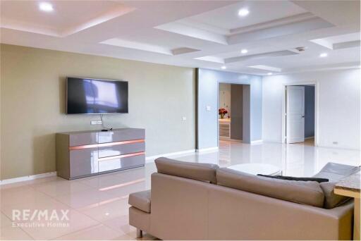 Pet-friendly Spacious 3 Bedroom Condo at President Park Sukhumvit 24 - 12th Floor - MRT Queen Sirikit 13 Mins Walk