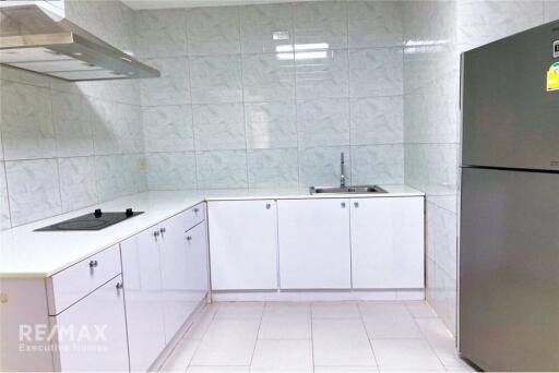 Pet-friendly Spacious 3 Bedroom Condo at President Park Sukhumvit 24 - 12th Floor - MRT Queen Sirikit 13 Mins Walk