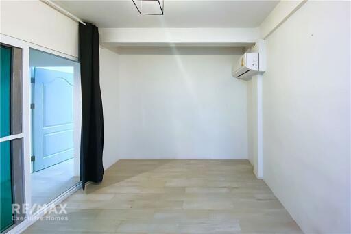 Modern 3 Bedroom Townhouse in Sukhumvit 65 - Prime Location