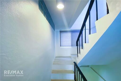 Modern 3 Bedroom Townhouse in Sukhumvit 65 - Prime Location