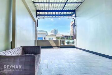 Modern 3 Bedroom Townhouse in Sukhumvit 65 - Prime Location