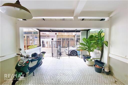 Modern 3 Bedroom Townhouse in Sukhumvit 65 - Prime Location