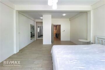 Modern 3 Bedroom Townhouse in Sukhumvit 65 - Prime Location