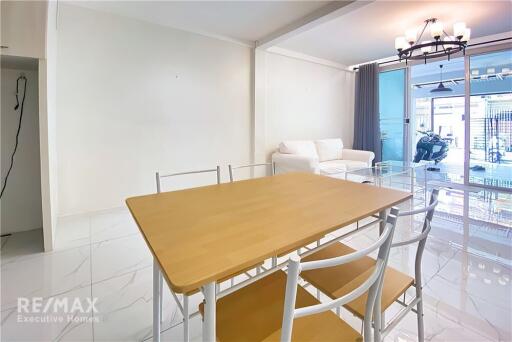 Modern 3 Bedroom Townhouse in Sukhumvit 65 - Prime Location