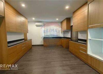 For Rent: Spacious 3-Storey Detached House with 4 Bedrooms in Sukhumvit 65