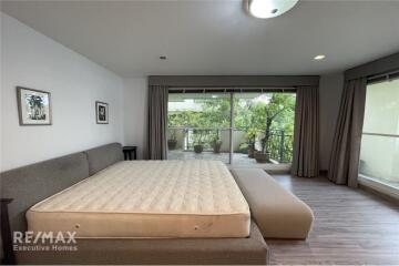 Pet Friendly 2 Bedrooms Condo with Huge Balcony in Sathorn