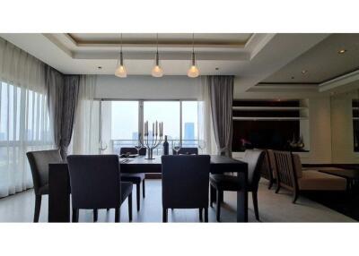 Newly Renovated 3 Bedroom Condo for Rent Next to Lumphini Park in Ploenchit