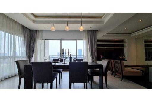 Newly Renovated 3 Bedroom Condo for Rent Next to Lumphini Park in Ploenchit