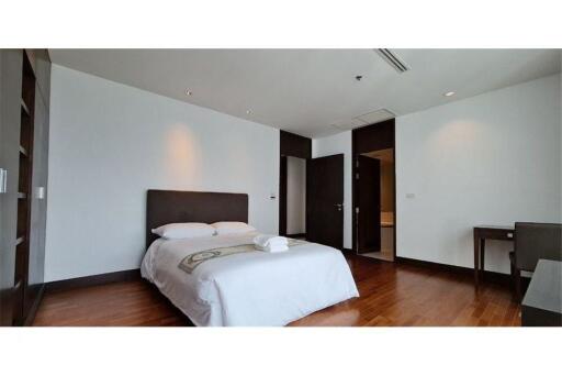 Newly Renovated 3 Bedroom Condo for Rent Next to Lumphini Park in Ploenchit