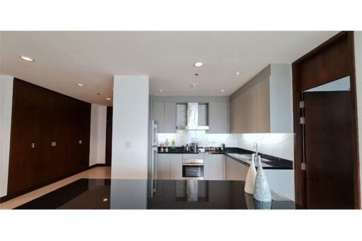 Newly Renovated 3 Bedroom Condo for Rent Next to Lumphini Park in Ploenchit