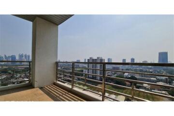 Newly Renovated 3 Bedroom Condo for Rent Next to Lumphini Park in Ploenchit