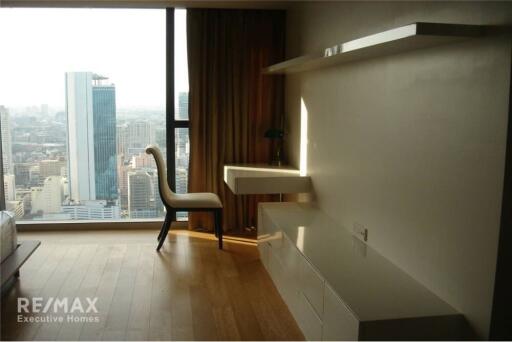 Luxurious 3 Bed Condo with Stunning City Views - High Floor - 10 Mins Walk to BTS Chong Nonsi