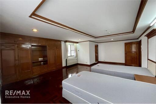 Modern 3 Bedroom Condo for Rent near BTS Prompong