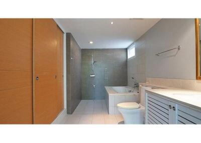 For Rent - Spacious 2 Bedrooms Condo in Low rise apartment - Sukhumvit 49 Close to Samitivej Hospital