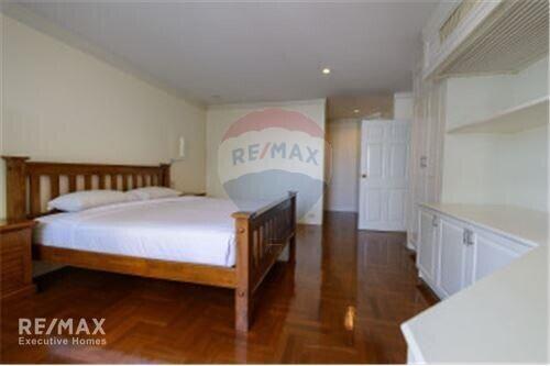 Spacious 3 Bedroom Apartment with BTS Chong Nonsi Access - Condo for Rent