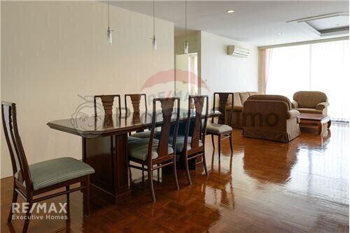 Spacious 3 Bedroom Apartment with BTS Chong Nonsi Access - Condo for Rent