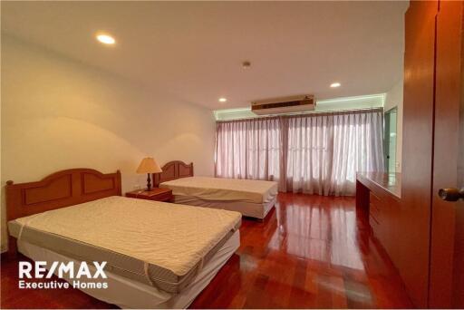 3 bed good price Sukhumvit 39 pet friendly