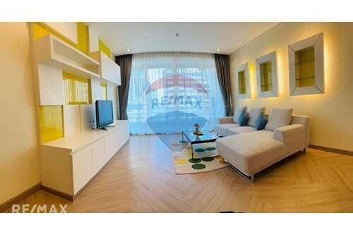 Spacious 3 Bed Condo for Rent near Saladaeng BTS in Silom Area