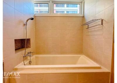 Spacious 3 Bed Condo for Rent near Saladaeng BTS in Silom Area