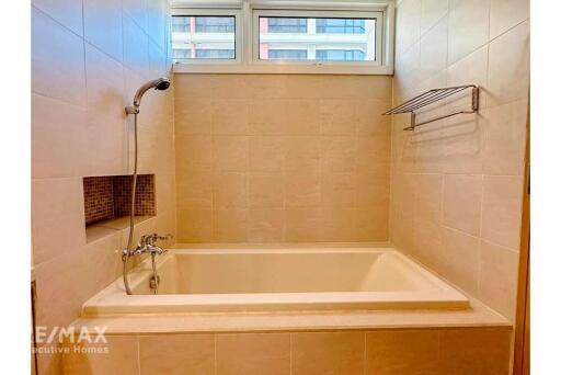 Spacious 3 Bed Condo for Rent near Saladaeng BTS in Silom Area