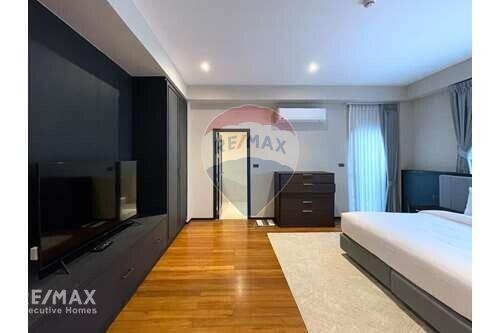 Modern Style 3 Bed Condo for Rent near BTS Nana - Asoke