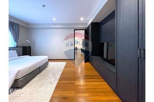 Modern Style 3 Bed Condo for Rent near BTS Nana - Asoke