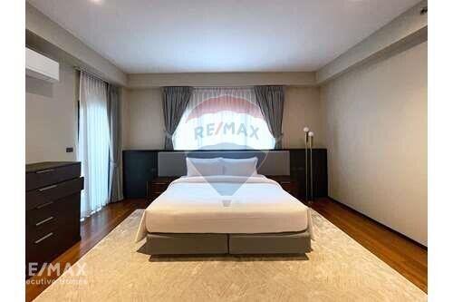 Modern Style 3 Bed Condo for Rent near BTS Nana - Asoke