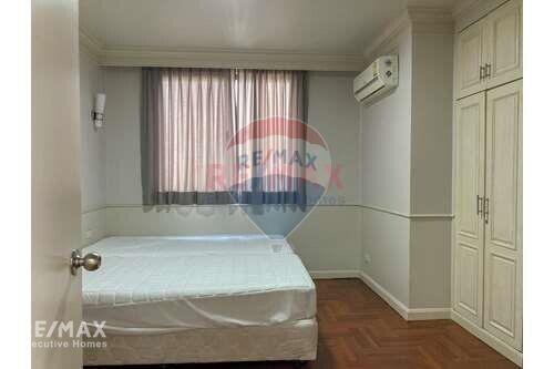 Pet-Friendly 2 Bed Condo for Rent near BTS Thonglor