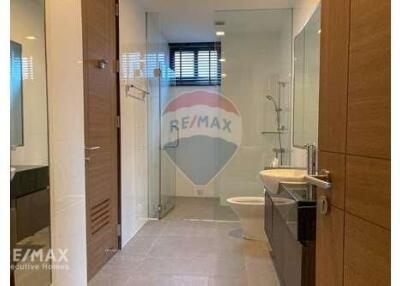 Modern 2 Bed Condo for Rent Just Steps from BTS Ekkamai