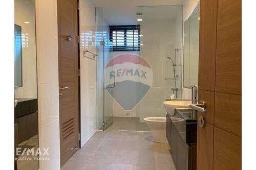 Modern 2 Bed Condo for Rent Just Steps from BTS Ekkamai