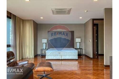 Modern 2 Bed Condo for Rent Just Steps from BTS Ekkamai