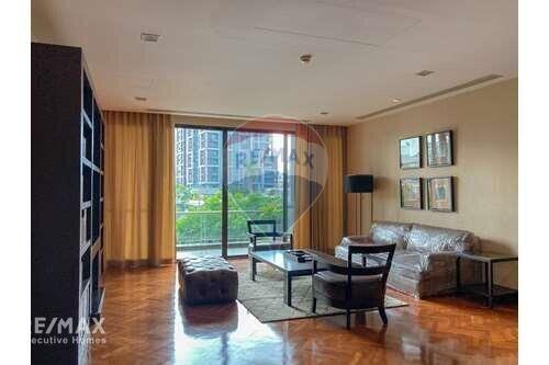 Modern 2 Bed Condo for Rent Just Steps from BTS Ekkamai