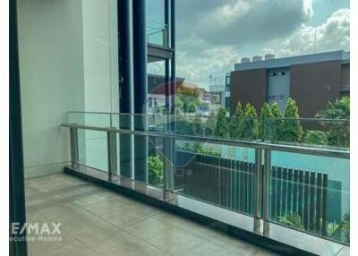 Modern 2 Bed Condo for Rent Just Steps from BTS Ekkamai