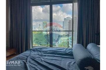 2 Bed Condo with Lakeside Views near BTS Asoke and Benjakitti Park