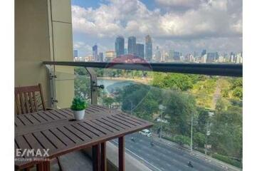 2 Bed Condo with Lakeside Views near BTS Asoke and Benjakitti Park