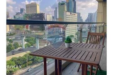 2 Bed Condo with Lakeside Views near BTS Asoke and Benjakitti Park