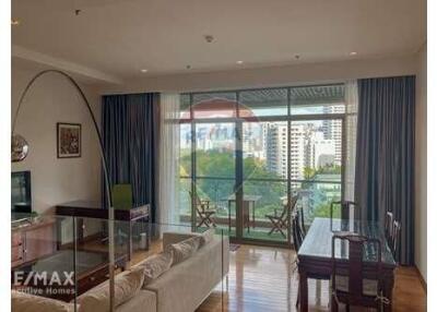 2 Bed Condo with Lakeside Views near BTS Asoke and Benjakitti Park