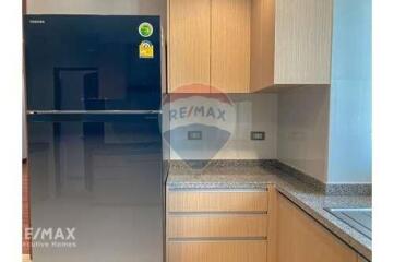 Spacious 4 Bed Condo for Rent with Pet-Friendly Amenities near BTS Phrom Phong on Sukhumvit Road