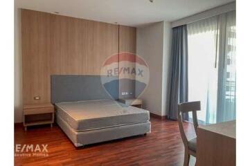 Spacious 4 Bed Condo for Rent with Pet-Friendly Amenities near BTS Phrom Phong on Sukhumvit Road