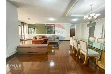 Pet Friendly 3 Bed Condo for Rent near BTS Ploenchit - Langsuan