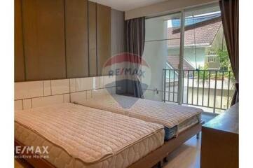 Pet Friendly 2 Bed Condo for Rent near BTS Ekkamai, Sukhumvit