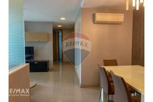 Pet Friendly 2 Bed Condo for Rent near BTS Ekkamai, Sukhumvit