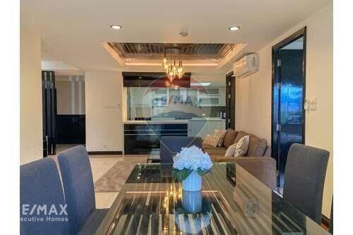 Pet Friendly 2 Bed Condo for Rent near BTS Ekkamai, Sukhumvit