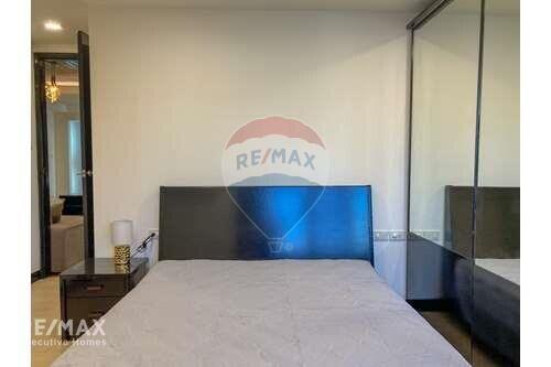 Pet Friendly 2 Bed Condo for Rent near BTS Ekkamai, Sukhumvit