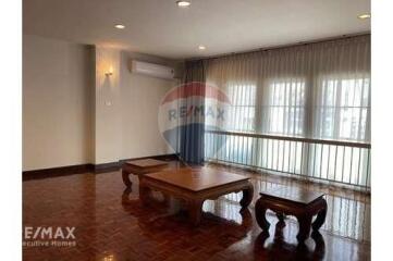 Spacious 3 Bed Pet-Friendly Condo near BTS Chitlom with Stunning Views of Lumpini Park