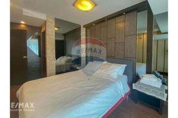 2 Bed Condo for Rent at NIST Sukhumvit 15, BTS Asoke - 13 Mins Walk to BTS Saphan Khwai