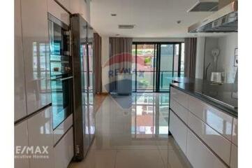 Spacious 3 Bed Condo for Rent near BTS Plonchit on Phetchaburi Road